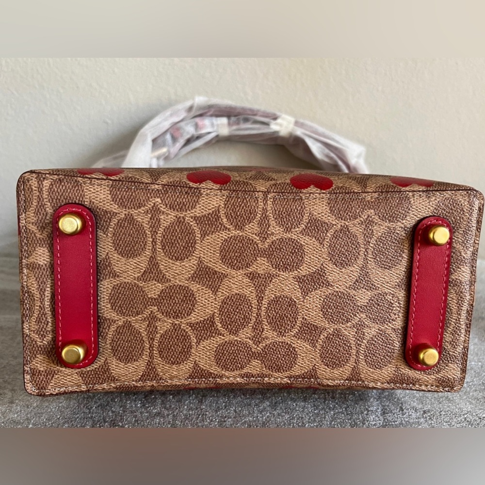 NWT Coach Willow Bucket Bag in Signature Canvas with Heart Print - Picture 5 of 12